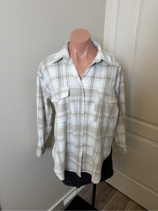 H&M Jackets & Blazers - H&M Light Tan and White Plaid Button-Up Shirt Cardigan Sz S